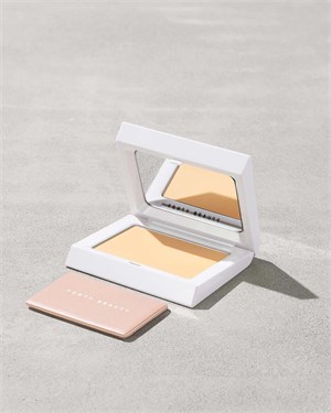 {{photo.Alt || photo.Description || 'Пудра Fenty Beauty матирующая Bright Fix Instant Brightening + Blurring Powder, 03 Banana'}}