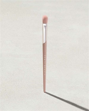 {{photo.Alt || photo.Description || 'Fenty Beauty Кисть для нанесения и смешивания теней Precision Blending Brush 230'}}