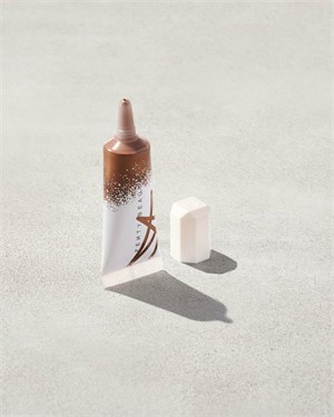{{photo.Alt || photo.Description || 'Fenty Beauty Жидкий хайлайтер Liquid Killawatt Fluid Freestyle Highlighter в оттенке 05 Butta Brownie, 15 мл'}}